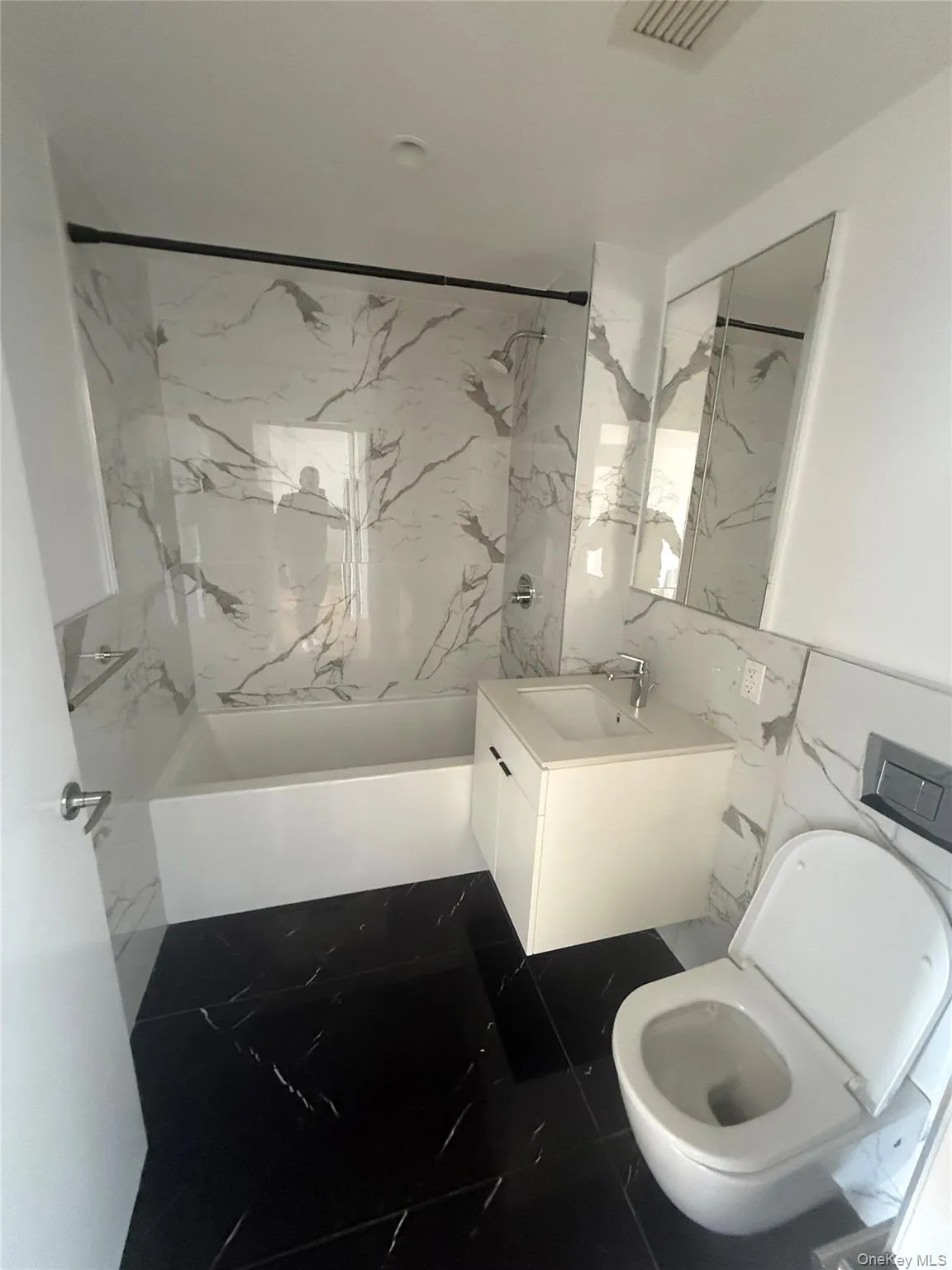 402 118th Street, New York, NY, 3 Bedroom Bedrooms, 5 Room Rooms,1 BathroomBathrooms,Residential Lease,For Rent,118th,0,1064069 402 118th Street, New York, NY, 3 Bedroom Bedrooms, 5 Room Rooms,1 BathroomBathrooms,Residential Lease,For Rent,118th,0,1064069