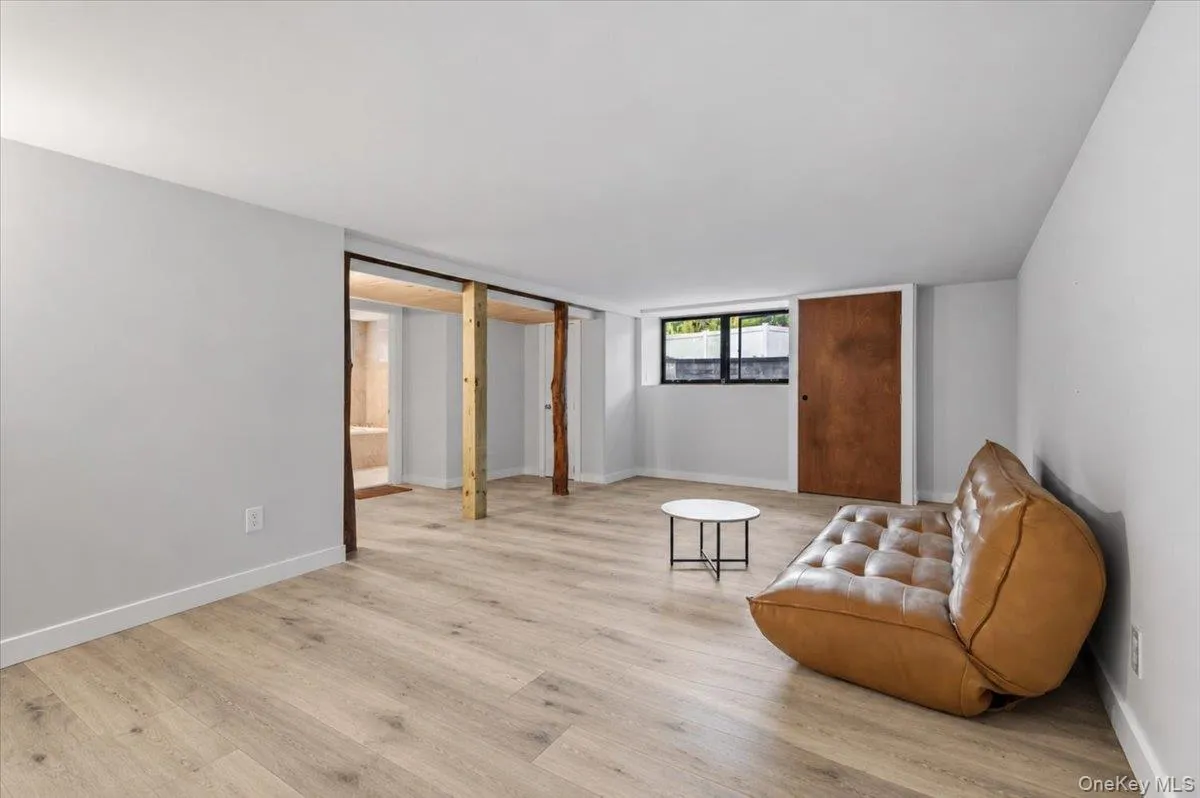 196 Melville Road, Oyster Bay, NY, 3 Bedrooms Bedrooms, 9 Rooms Rooms,2 BathroomsBathrooms,Residential Lease,For Rent,Melville,0,1064087 196 Melville Road, Oyster Bay, NY, 3 Bedrooms Bedrooms, 9 Rooms Rooms,2 BathroomsBathrooms,Residential Lease,For Rent,Melville,0,1064087