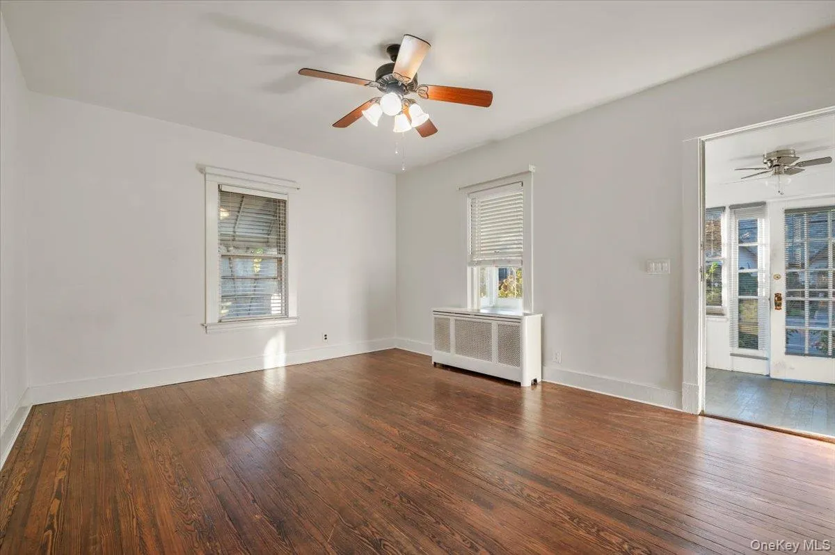 196 Melville Road, Oyster Bay, NY, 3 Bedrooms Bedrooms, 9 Rooms Rooms,2 BathroomsBathrooms,Residential Lease,For Rent,Melville,0,1064087 196 Melville Road, Oyster Bay, NY, 3 Bedrooms Bedrooms, 9 Rooms Rooms,2 BathroomsBathrooms,Residential Lease,For Rent,Melville,0,1064087