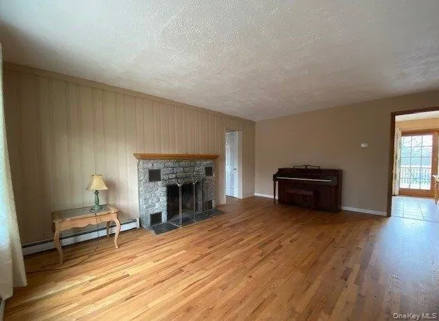 40 Garden Road, Brookhaven, NY, 4 Bedrooms Bedrooms, 6 Rooms Rooms,2 BathroomsBathrooms,Residential,For Rent,Garden,0,1064094 40 Garden Road, Brookhaven, NY, 4 Bedrooms Bedrooms, 6 Rooms Rooms,2 BathroomsBathrooms,Residential,For Rent,Garden,0,1064094