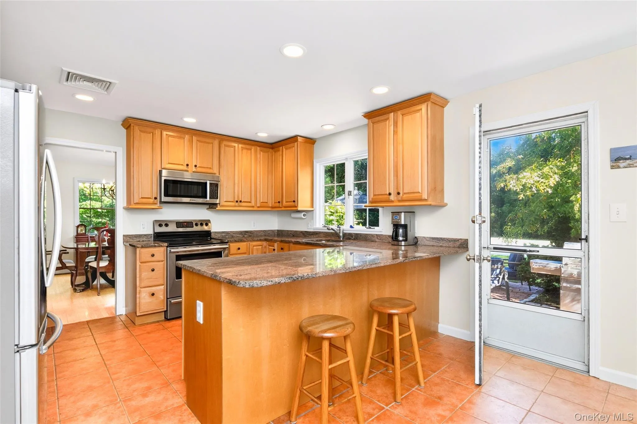 32 Aberdeen Lane, Southampton, New York 11968