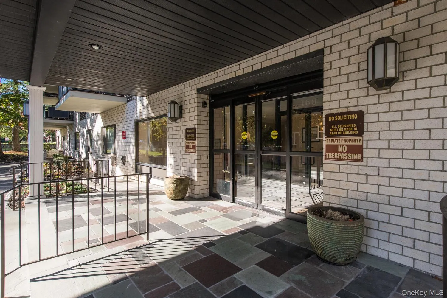 Welcoming entry Welcoming entry