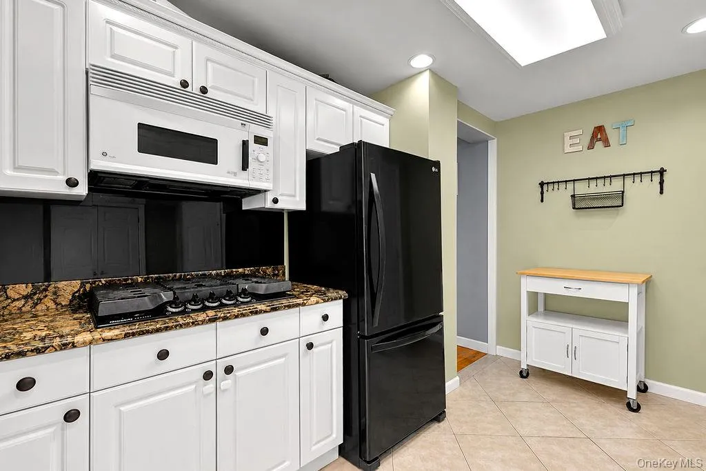 151-35 84th Street, New York, NY, 2 Bedrooms Bedrooms, 6 Rooms Rooms,2 BathroomsBathrooms,Residential,For Rent,84th,0,1064137 151-35 84th Street, New York, NY, 2 Bedrooms Bedrooms, 6 Rooms Rooms,2 BathroomsBathrooms,Residential,For Rent,84th,0,1064137
