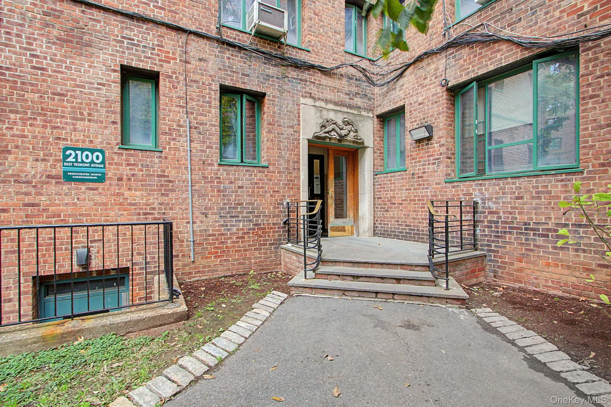 2100 Tremont Avenue, New York, NY, 2 Bedrooms Bedrooms, 5 Rooms Rooms,1 BathroomBathrooms,Residential,For Rent,Tremont,0,1064141 2100 Tremont Avenue, New York, NY, 2 Bedrooms Bedrooms, 5 Rooms Rooms,1 BathroomBathrooms,Residential,For Rent,Tremont,0,1064141