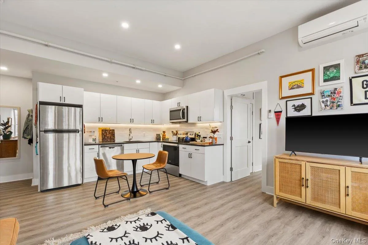 49 Beekman Avenue, Mount Pleasant, NY, 1 Bedroom Bedrooms, 3 Room Rooms,1 BathroomBathrooms,Residential Lease,For Rent,Beekman,0,1064167 49 Beekman Avenue, Mount Pleasant, NY, 1 Bedroom Bedrooms, 3 Room Rooms,1 BathroomBathrooms,Residential Lease,For Rent,Beekman,0,1064167