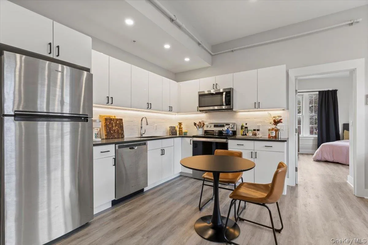 49 Beekman Avenue, Mount Pleasant, NY, 1 Bedroom Bedrooms, 3 Room Rooms,1 BathroomBathrooms,Residential Lease,For Rent,Beekman,0,1064167 49 Beekman Avenue, Mount Pleasant, NY, 1 Bedroom Bedrooms, 3 Room Rooms,1 BathroomBathrooms,Residential Lease,For Rent,Beekman,0,1064167