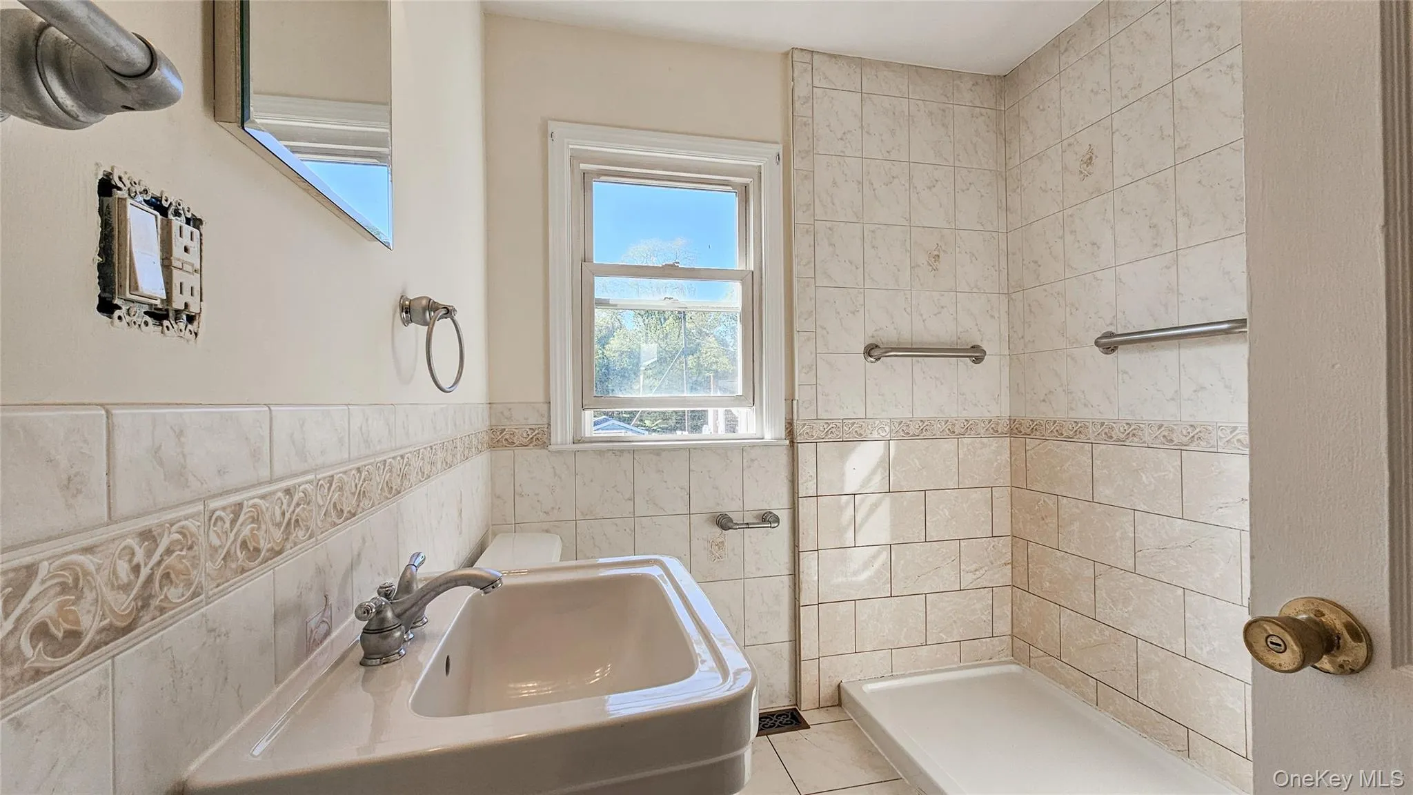 41 Birdsall Avenue, Marlboro, NY, 2 Bedroom Bedrooms, 5 Room Rooms,1 BathroomBathrooms,Residential Lease,For Rent,Birdsall,0,1064196 41 Birdsall Avenue, Marlboro, NY, 2 Bedroom Bedrooms, 5 Room Rooms,1 BathroomBathrooms,Residential Lease,For Rent,Birdsall,0,1064196