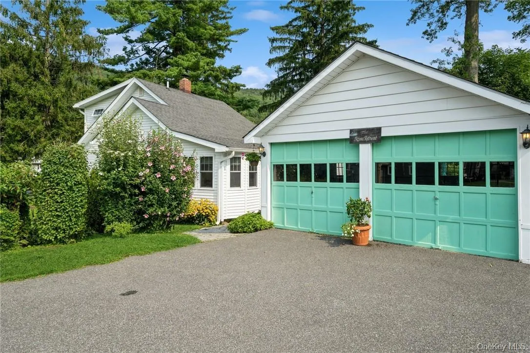60 Murray Road, Warwick (town), NY, 4 Bedrooms Bedrooms, 6 Rooms Rooms,2 BathroomsBathrooms,Residential Lease,For Rent,Murray,0,1064222 60 Murray Road, Warwick (town), NY, 4 Bedrooms Bedrooms, 6 Rooms Rooms,2 BathroomsBathrooms,Residential Lease,For Rent,Murray,0,1064222