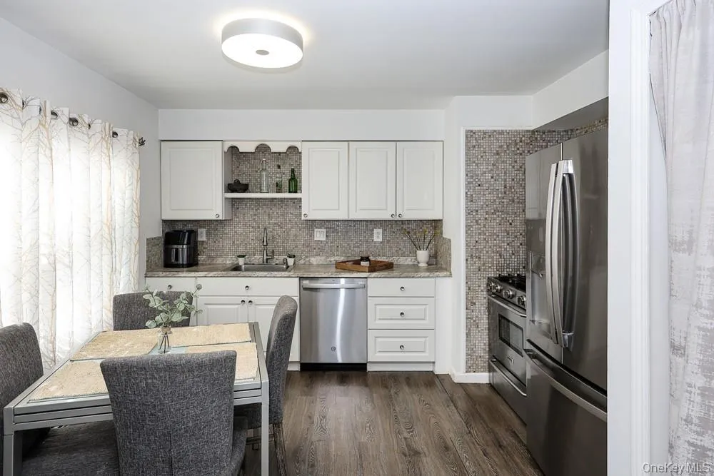 25 Centre Street, Yonkers, NY, 3 Bedrooms Bedrooms, 6 Rooms Rooms,2 BathroomsBathrooms,Residential,For Rent,Centre,0,1064227 25 Centre Street, Yonkers, NY, 3 Bedrooms Bedrooms, 6 Rooms Rooms,2 BathroomsBathrooms,Residential,For Rent,Centre,0,1064227