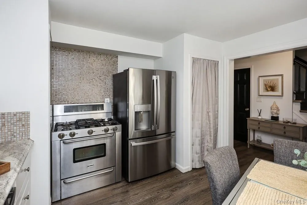 25 Centre Street, Yonkers, NY, 3 Bedrooms Bedrooms, 6 Rooms Rooms,2 BathroomsBathrooms,Residential,For Rent,Centre,0,1064227 25 Centre Street, Yonkers, NY, 3 Bedrooms Bedrooms, 6 Rooms Rooms,2 BathroomsBathrooms,Residential,For Rent,Centre,0,1064227