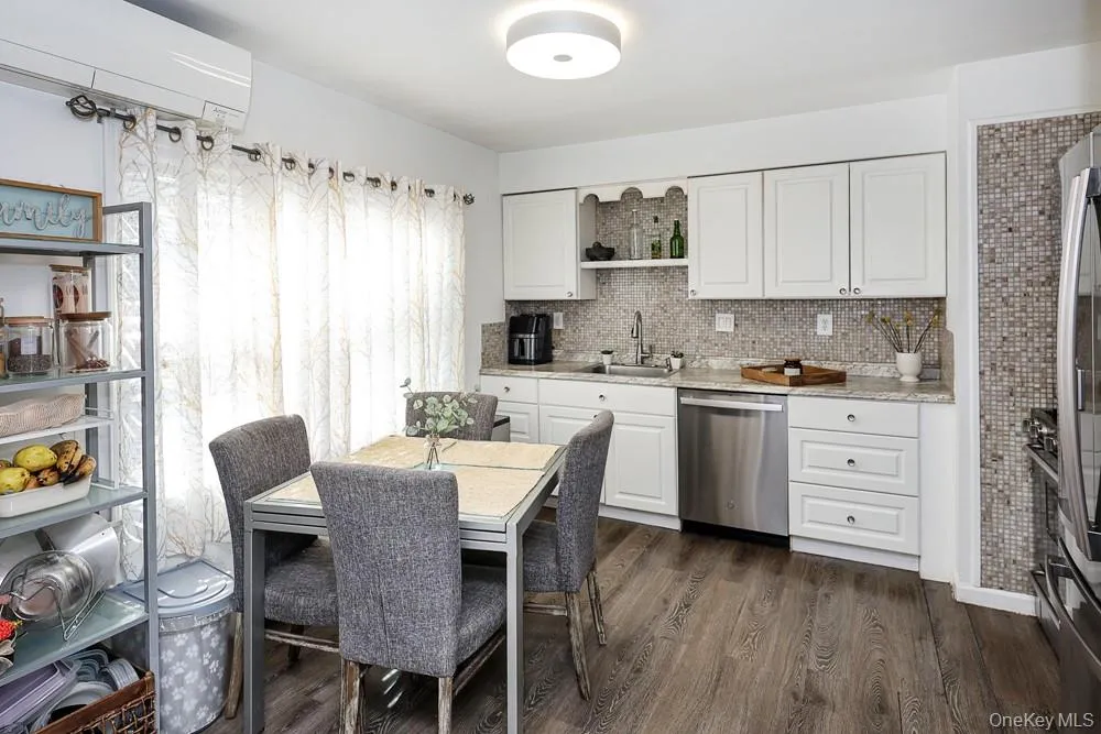 25 Centre Street, Yonkers, NY, 3 Bedrooms Bedrooms, 6 Rooms Rooms,2 BathroomsBathrooms,Residential,For Rent,Centre,0,1064227 25 Centre Street, Yonkers, NY, 3 Bedrooms Bedrooms, 6 Rooms Rooms,2 BathroomsBathrooms,Residential,For Rent,Centre,0,1064227
