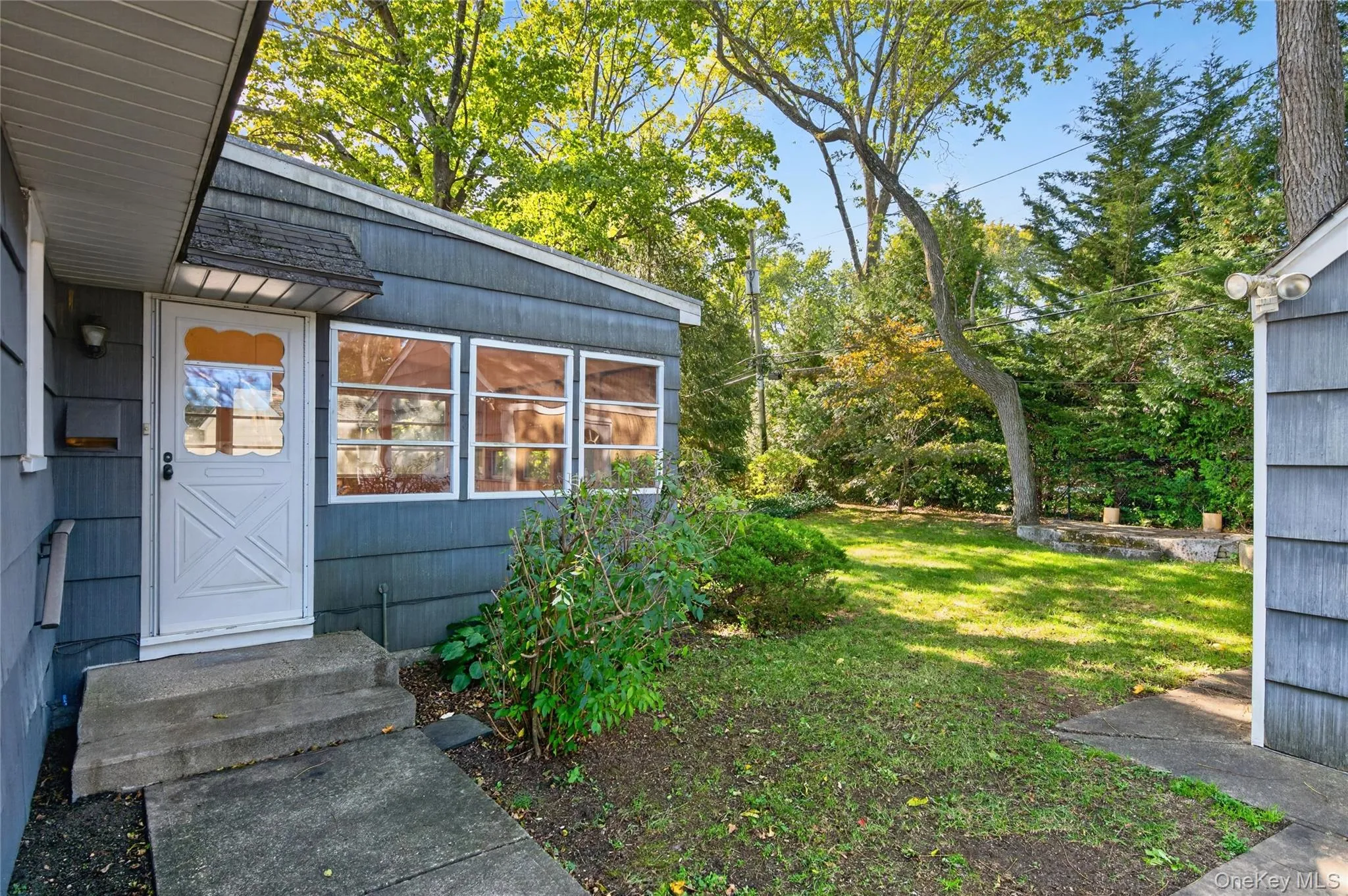 Side of Enclosed porch/sunroom Side of Enclosed porch/sunroom