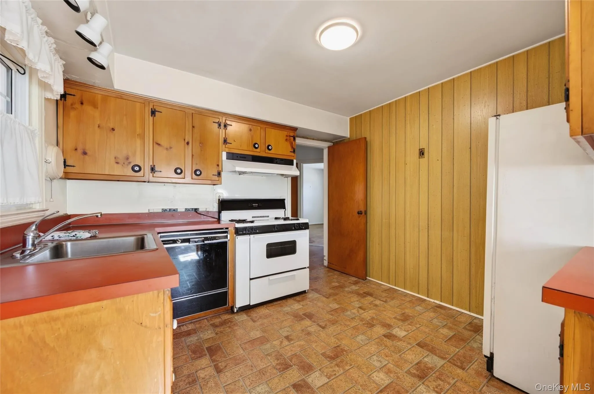 35 Ross Lane, Oyster Bay, NY, 4 Bedrooms Bedrooms, 7 Rooms Rooms,2 BathroomsBathrooms,Residential,For Rent,Ross,0,1064291 35 Ross Lane, Oyster Bay, NY, 4 Bedrooms Bedrooms, 7 Rooms Rooms,2 BathroomsBathrooms,Residential,For Rent,Ross,0,1064291