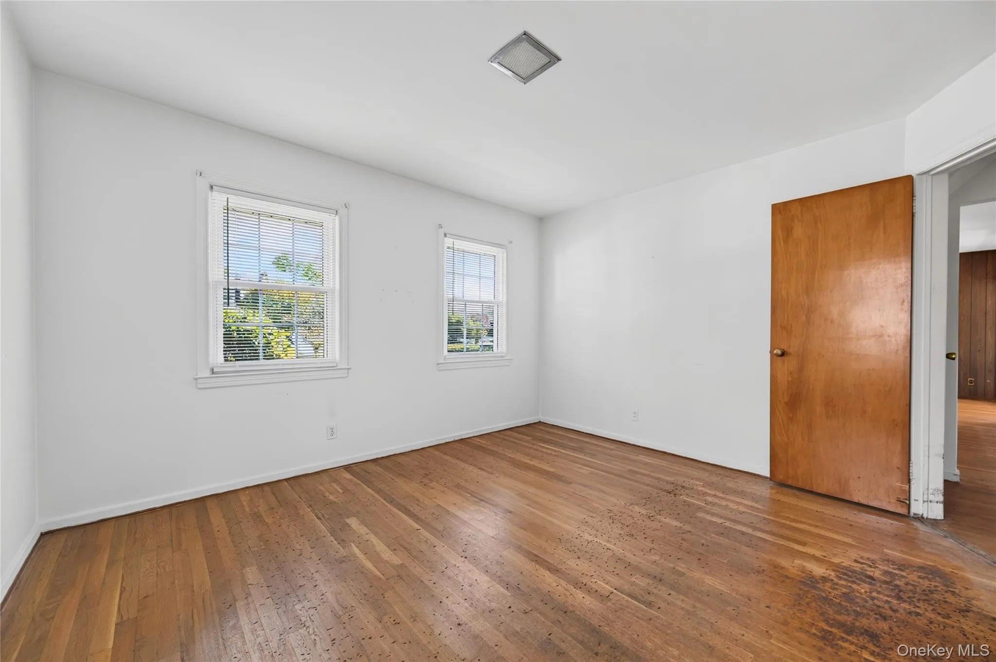 35 Ross Lane, Oyster Bay, NY, 4 Bedrooms Bedrooms, 7 Rooms Rooms,2 BathroomsBathrooms,Residential,For Rent,Ross,0,1064291 35 Ross Lane, Oyster Bay, NY, 4 Bedrooms Bedrooms, 7 Rooms Rooms,2 BathroomsBathrooms,Residential,For Rent,Ross,0,1064291