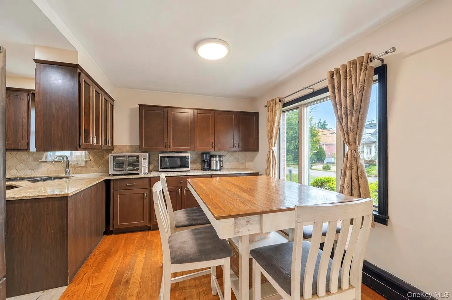 131 5th Street, North Hempstead, NY, 4 Bedrooms Bedrooms, 6 Rooms Rooms,2 BathroomsBathrooms,Residential,For Rent,5th,0,1064319 131 5th Street, North Hempstead, NY, 4 Bedrooms Bedrooms, 6 Rooms Rooms,2 BathroomsBathrooms,Residential,For Rent,5th,0,1064319