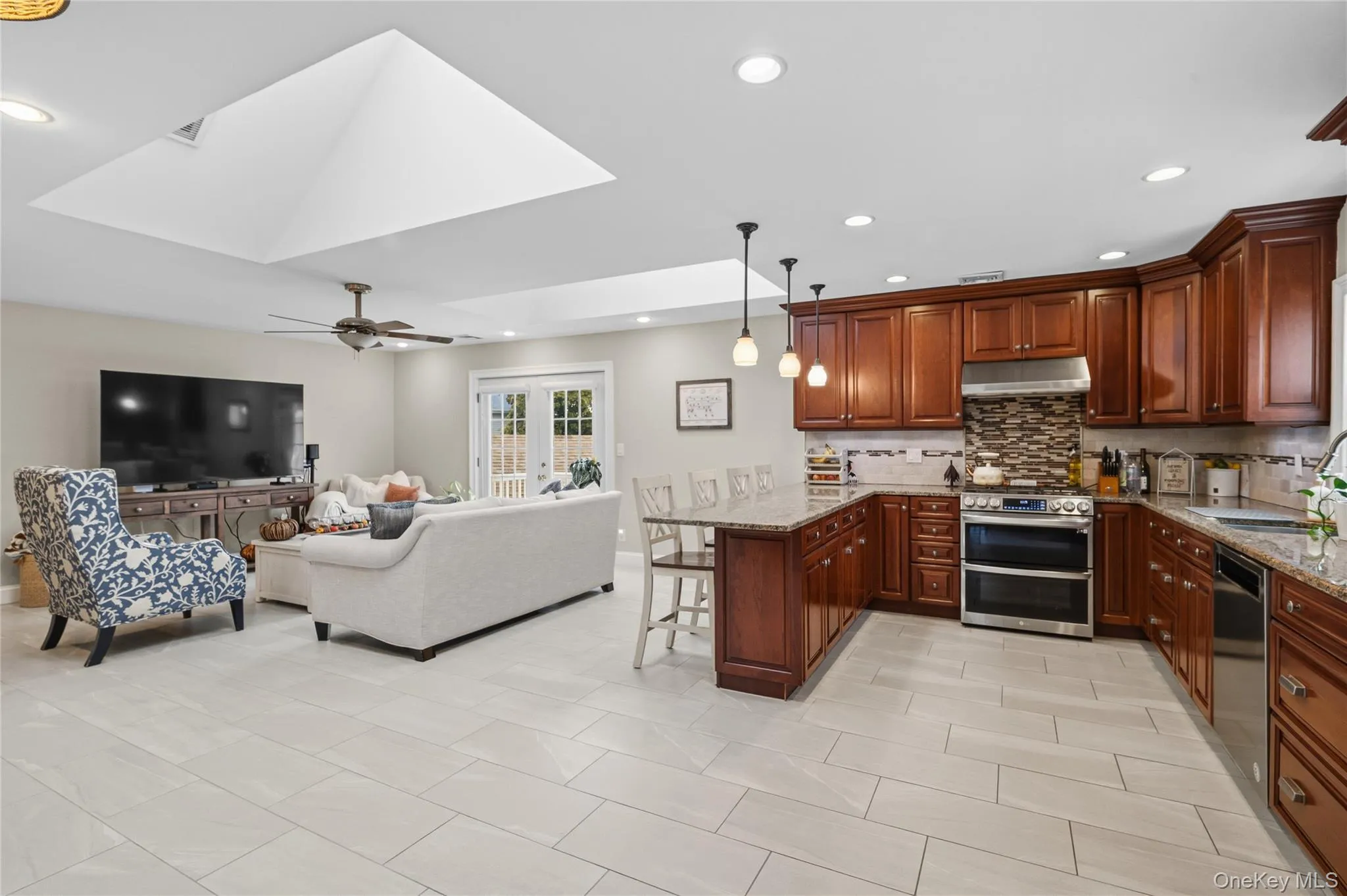 Living Room & Kitchen Living Room & Kitchen
