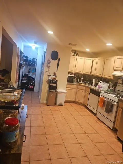 18 Dalex Court, Glen Cove, NY, 3 Bedrooms Bedrooms, 6 Rooms Rooms,2 BathroomsBathrooms,Residential Lease,For Rent,Dalex,0,1064373 18 Dalex Court, Glen Cove, NY, 3 Bedrooms Bedrooms, 6 Rooms Rooms,2 BathroomsBathrooms,Residential Lease,For Rent,Dalex,0,1064373