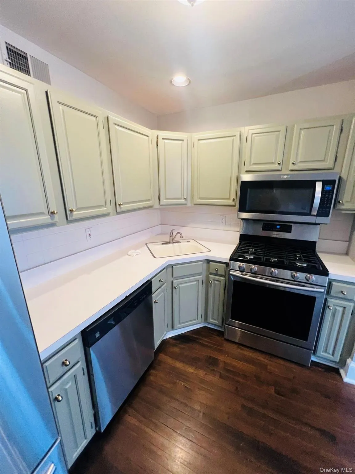 20-22 Broadlawn Drive, Islip, NY , With , 1 Bedroom , and , 4 Room , 1 Bathroom , For , Residential Lease , For Rent , 1064382 , MLSID,1064382 20-22 Broadlawn Drive, Islip, NY , With , 1 Bedroom , and , 4 Room , 1 Bathroom , For , Residential Lease , For Rent , 1064382 , MLSID,1064382