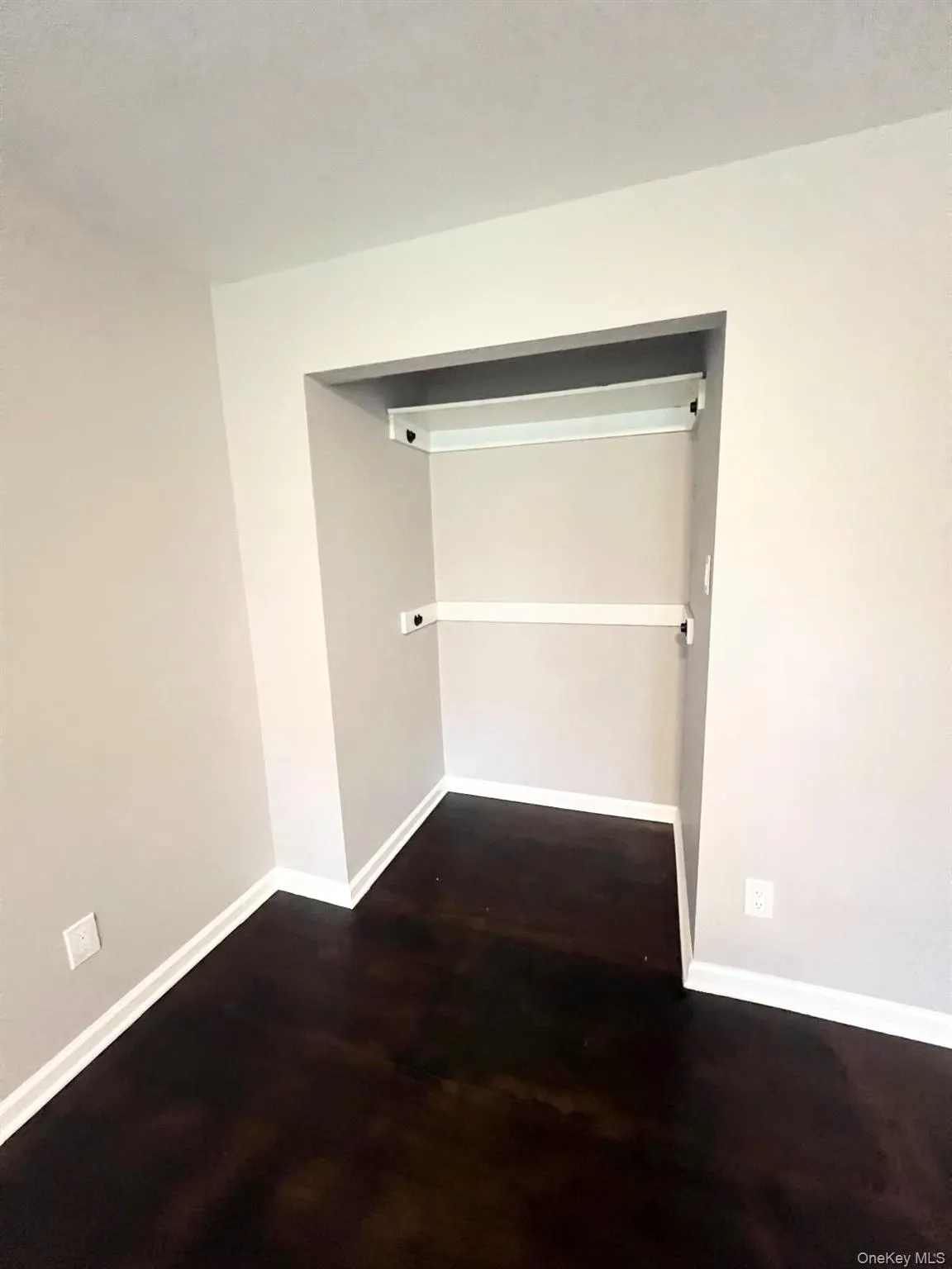 20-22 Broadlawn Drive, Islip, NY , With , 1 Bedroom , and , 4 Room , 1 Bathroom , For , Residential Lease , For Rent , 1064382 , MLSID,1064382 20-22 Broadlawn Drive, Islip, NY , With , 1 Bedroom , and , 4 Room , 1 Bathroom , For , Residential Lease , For Rent , 1064382 , MLSID,1064382