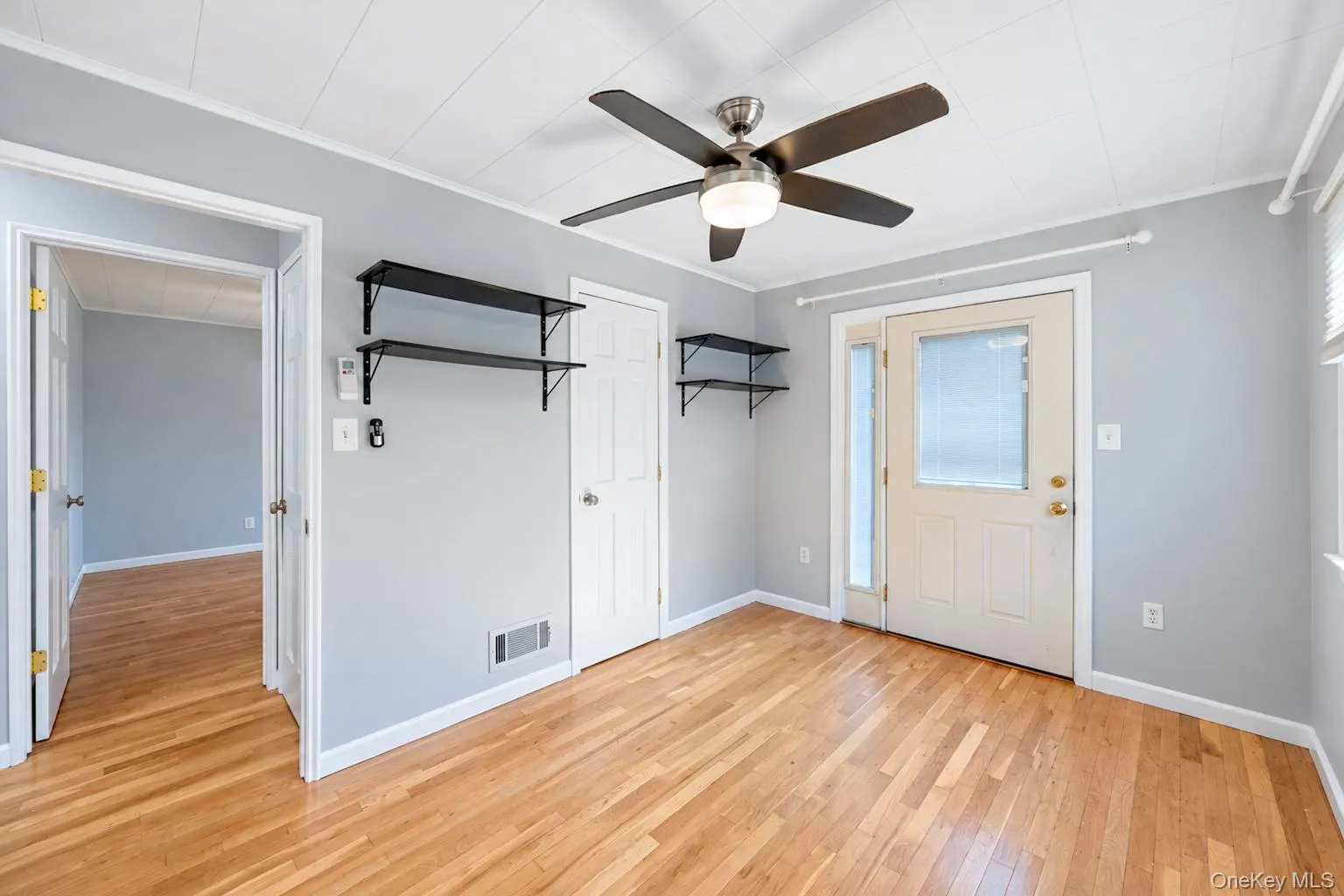 14 Burns Avenue, Oyster Bay, NY, 4 Bedrooms Bedrooms, 6 Rooms Rooms,2 BathroomsBathrooms,Residential,For Rent,Burns,0,1064413 14 Burns Avenue, Oyster Bay, NY, 4 Bedrooms Bedrooms, 6 Rooms Rooms,2 BathroomsBathrooms,Residential,For Rent,Burns,0,1064413