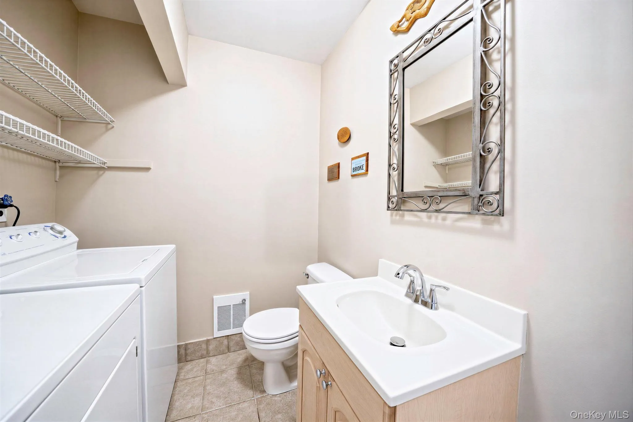 82 Rhett Court, Huntington, NY, 2 Bedrooms Bedrooms, 4 Rooms Rooms,2 BathroomsBathrooms,Residential,For Rent,Rhett,0,1064428 82 Rhett Court, Huntington, NY, 2 Bedrooms Bedrooms, 4 Rooms Rooms,2 BathroomsBathrooms,Residential,For Rent,Rhett,0,1064428