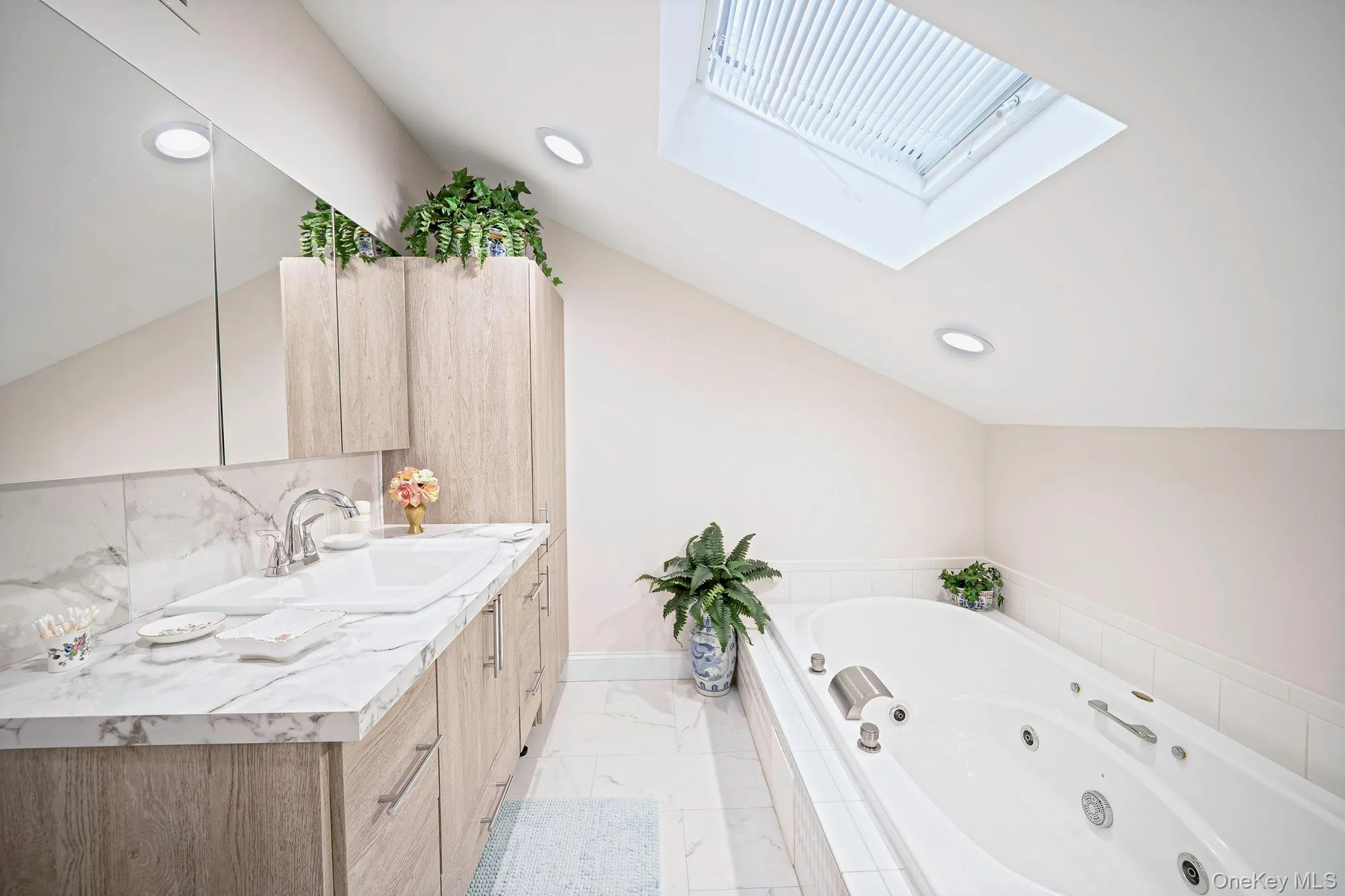 82 Rhett Court, Huntington, NY, 2 Bedrooms Bedrooms, 4 Rooms Rooms,2 BathroomsBathrooms,Residential,For Rent,Rhett,0,1064428 82 Rhett Court, Huntington, NY, 2 Bedrooms Bedrooms, 4 Rooms Rooms,2 BathroomsBathrooms,Residential,For Rent,Rhett,0,1064428