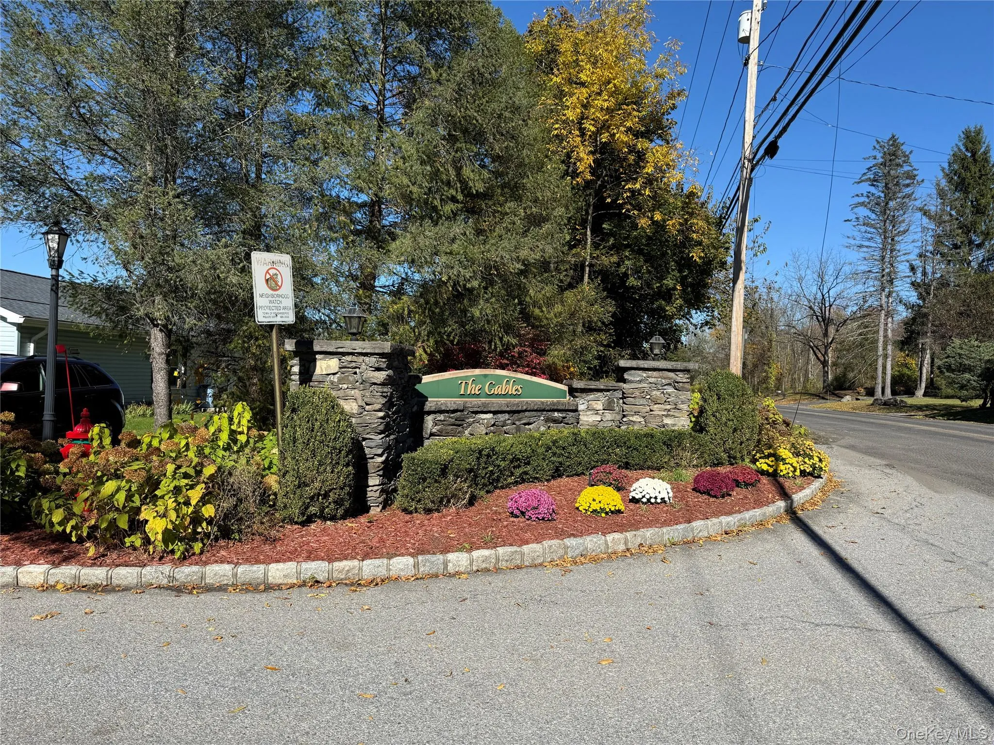 Welcoming sign and landscaping as you enter the complex. Welcoming sign and landscaping as you enter the complex.