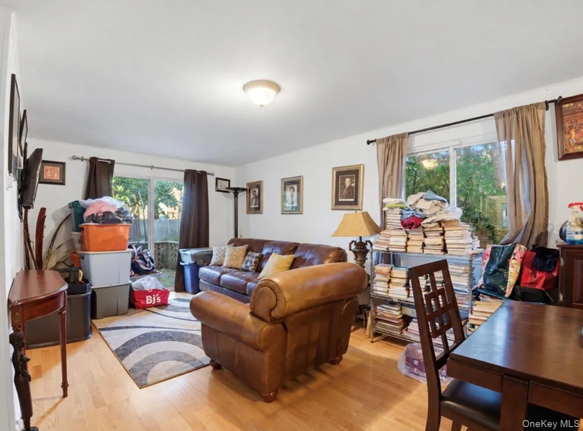 20 Tyler Place, Greenburgh, NY, 5 Bedrooms Bedrooms, 8 Rooms Rooms,2 BathroomsBathrooms,Residential,For Rent,Tyler,0,1064502 20 Tyler Place, Greenburgh, NY, 5 Bedrooms Bedrooms, 8 Rooms Rooms,2 BathroomsBathrooms,Residential,For Rent,Tyler,0,1064502