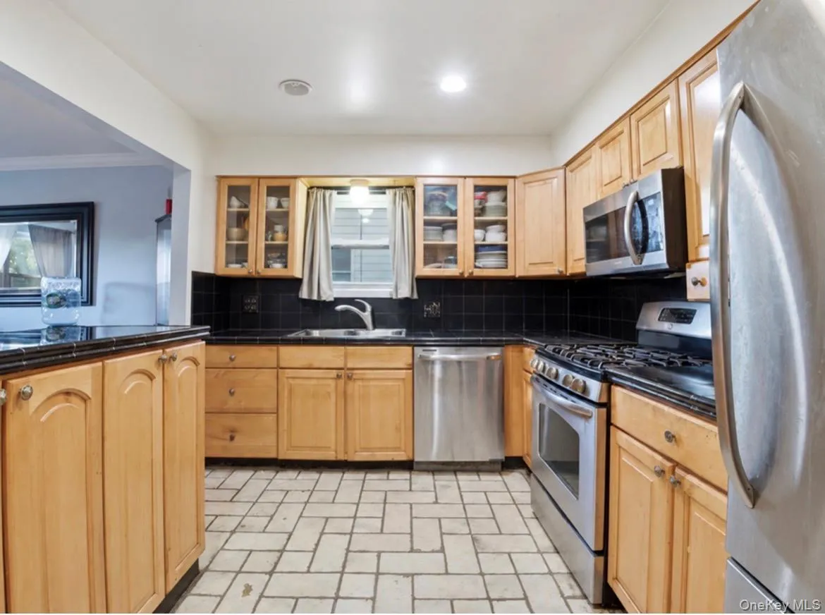20 Tyler Place, Greenburgh, NY, 5 Bedrooms Bedrooms, 8 Rooms Rooms,2 BathroomsBathrooms,Residential,For Rent,Tyler,0,1064502 20 Tyler Place, Greenburgh, NY, 5 Bedrooms Bedrooms, 8 Rooms Rooms,2 BathroomsBathrooms,Residential,For Rent,Tyler,0,1064502