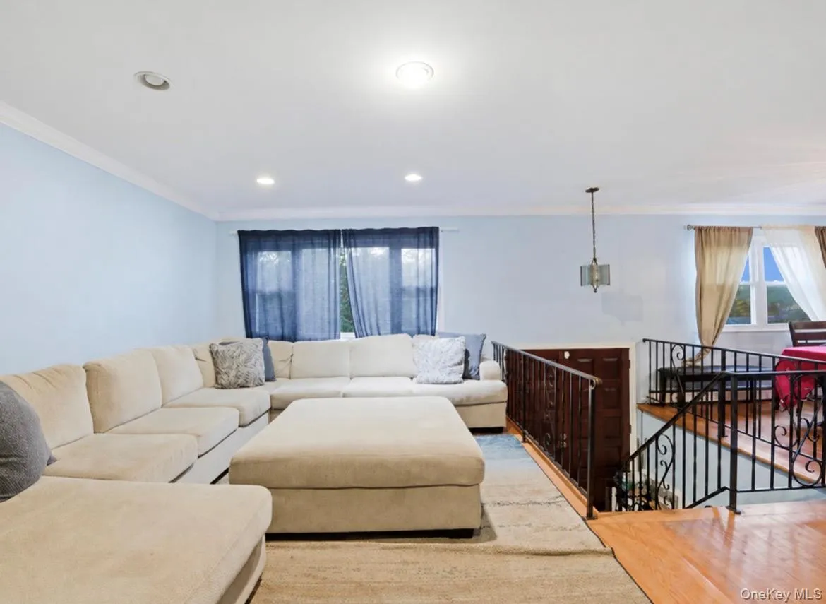 20 Tyler Place, Greenburgh, NY, 5 Bedrooms Bedrooms, 8 Rooms Rooms,2 BathroomsBathrooms,Residential,For Rent,Tyler,0,1064502 20 Tyler Place, Greenburgh, NY, 5 Bedrooms Bedrooms, 8 Rooms Rooms,2 BathroomsBathrooms,Residential,For Rent,Tyler,0,1064502