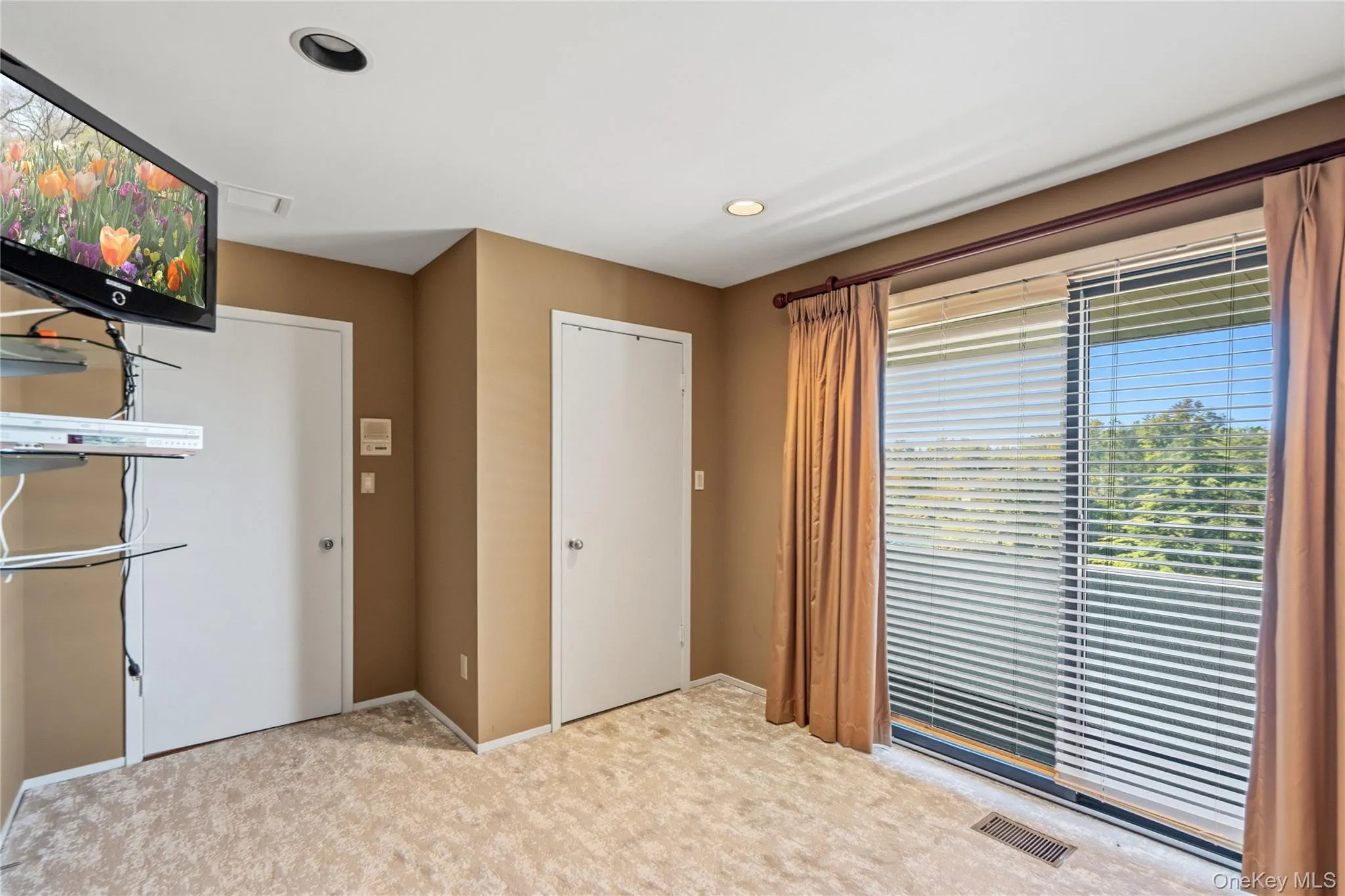 72 Eagle Chase, Oyster Bay, NY, 4 Bedrooms Bedrooms, 9 Rooms Rooms,4 BathroomsBathrooms,Residential,For Rent,Eagle Chase,0,1064515 72 Eagle Chase, Oyster Bay, NY, 4 Bedrooms Bedrooms, 9 Rooms Rooms,4 BathroomsBathrooms,Residential,For Rent,Eagle Chase,0,1064515