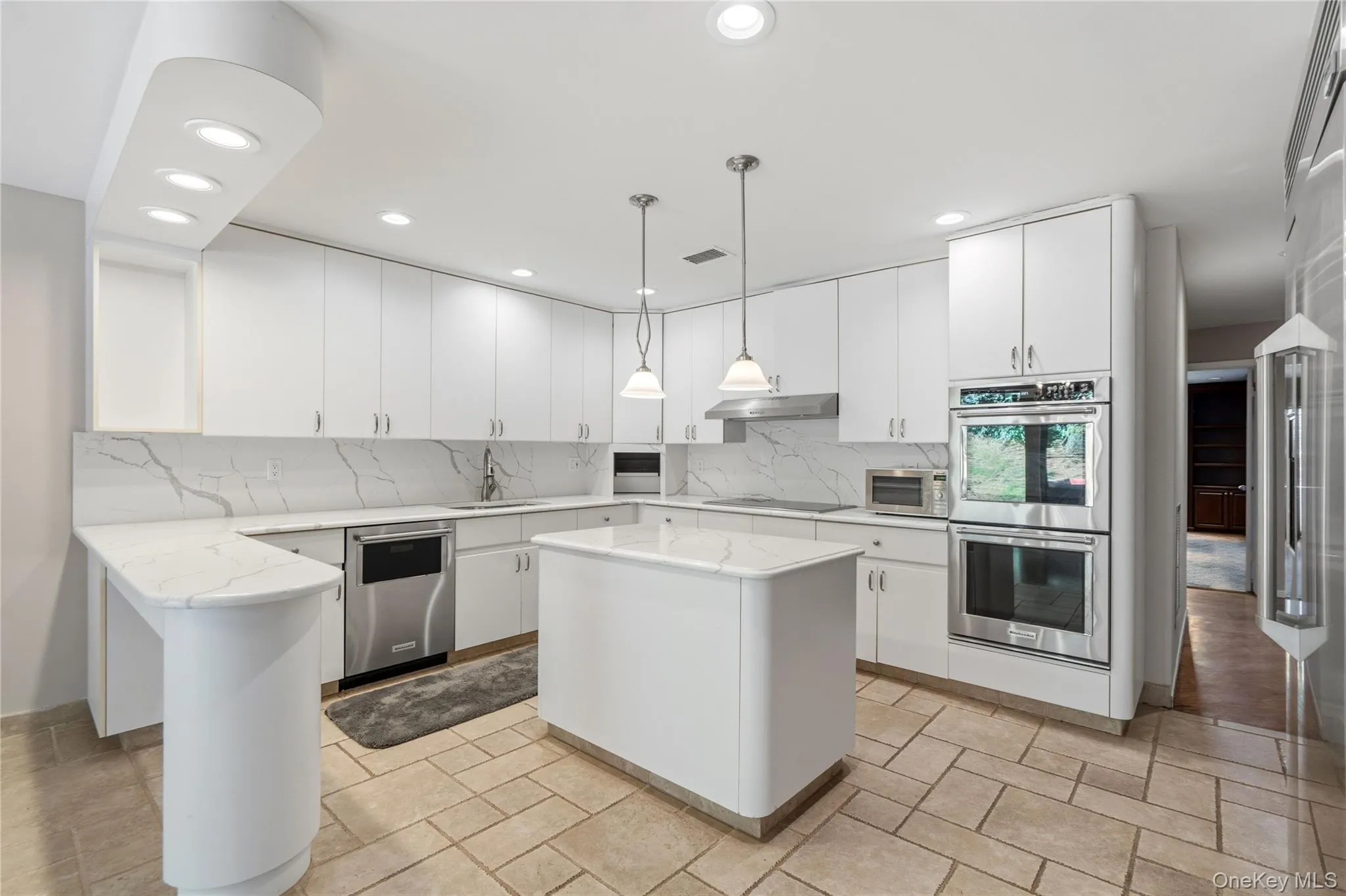 With Island and Stainless Steel appliances With Island and Stainless Steel appliances