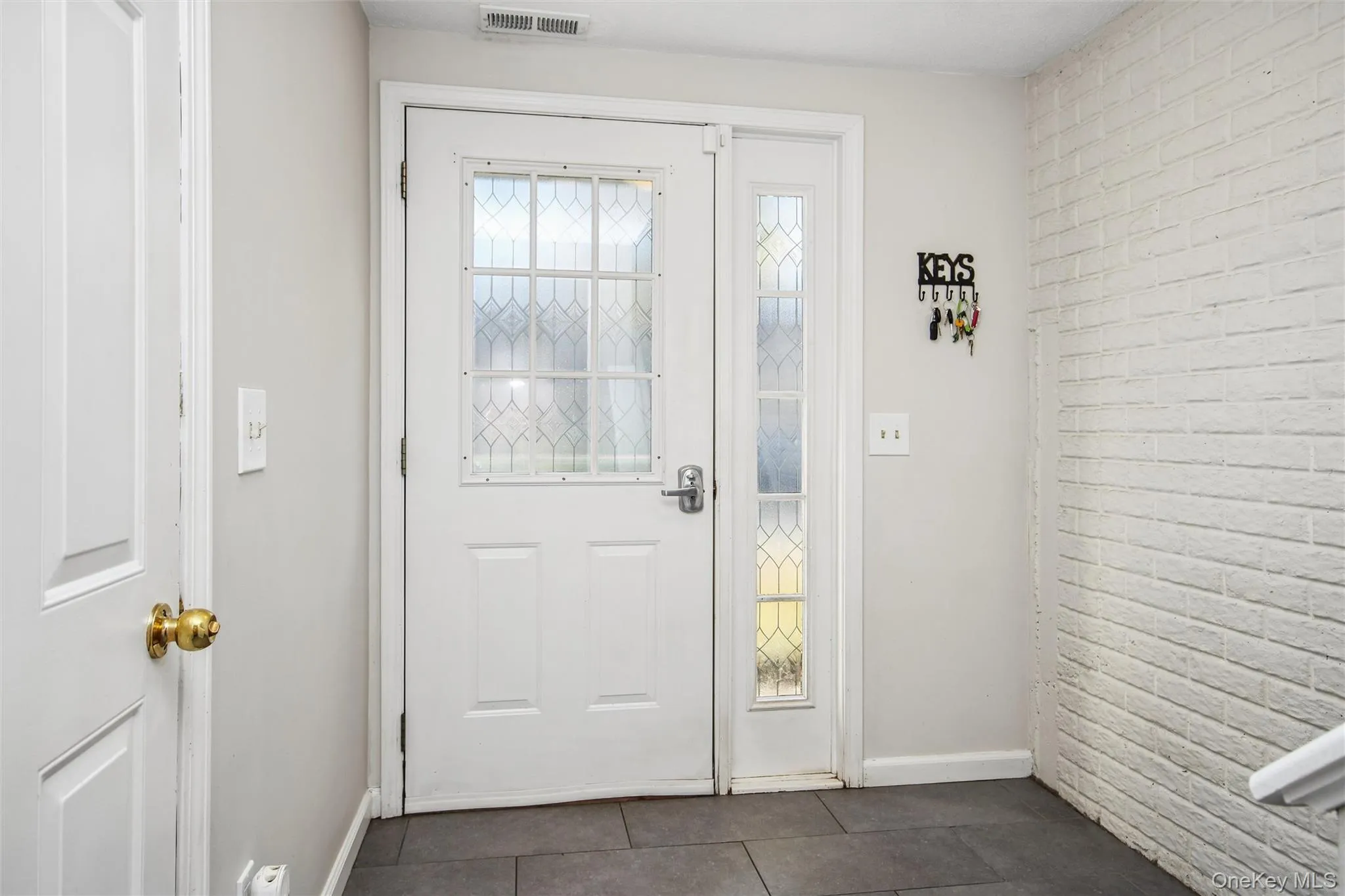 Inviting Entry Foyer Inviting Entry Foyer