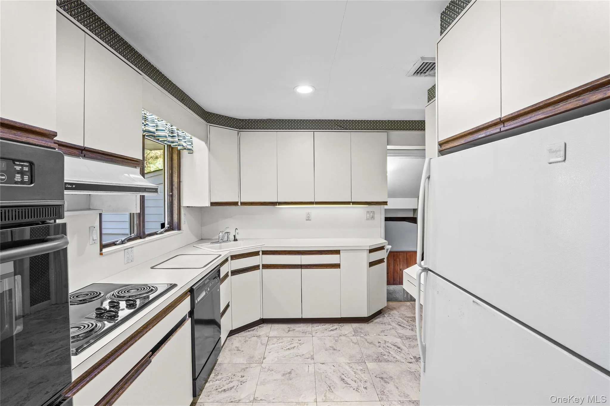 Great Working Immaculate Kitchen! Great Working Immaculate Kitchen!