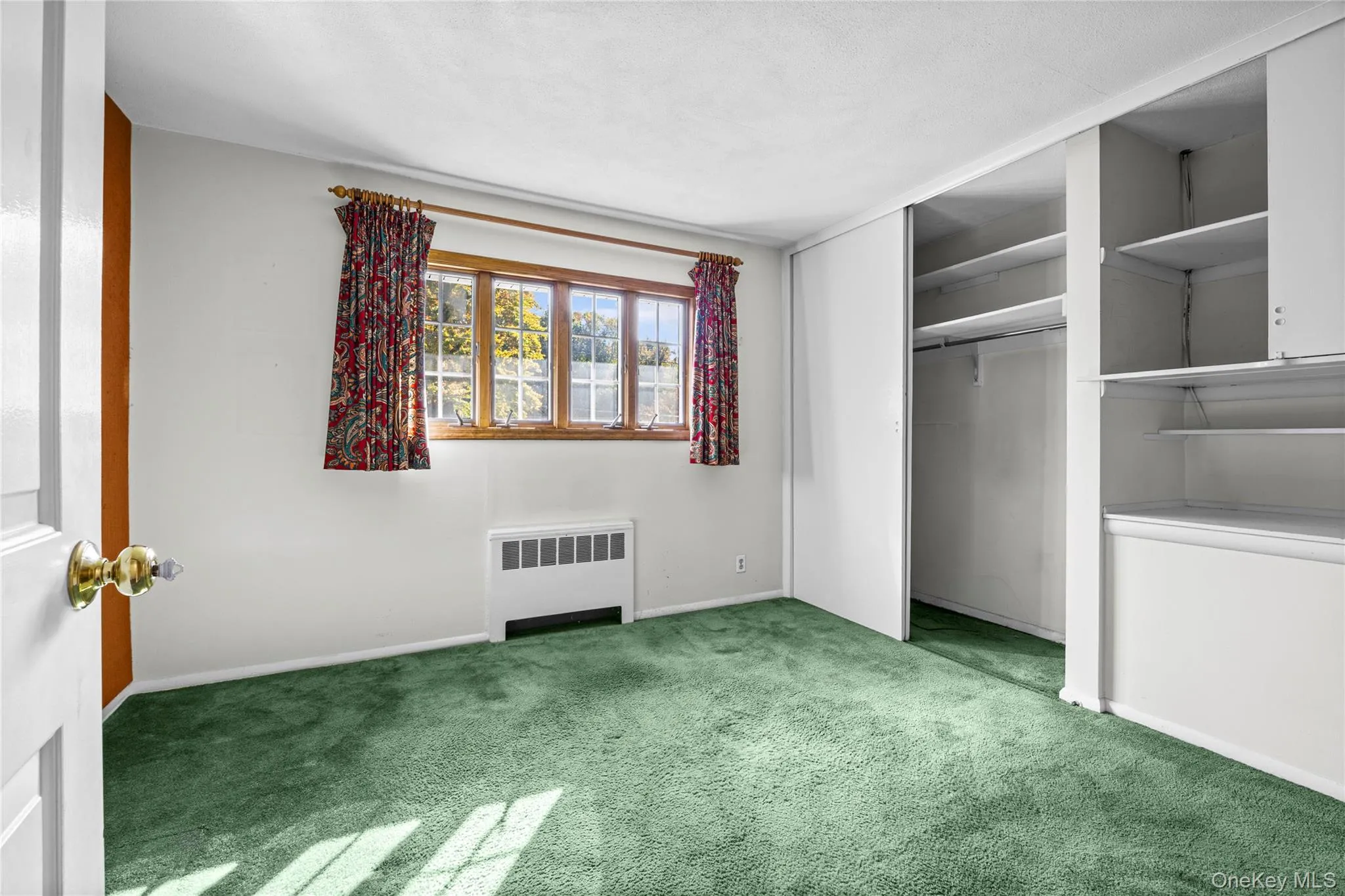 2ND LEVEL BEDROOM 3 w/ Bulit Ins 2ND LEVEL BEDROOM 3 w/ Bulit Ins