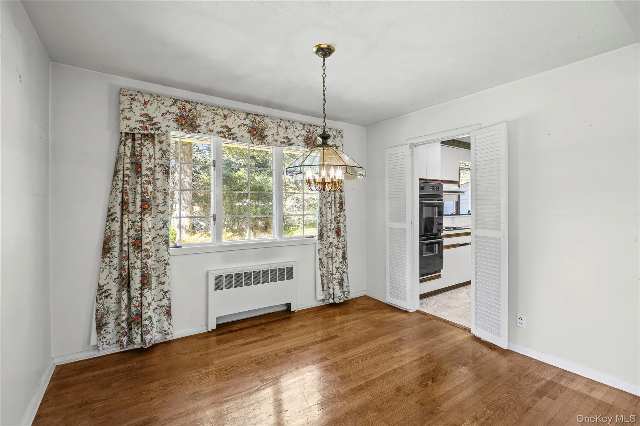 Dining Room adjacent to Kitchen Dining Room adjacent to Kitchen