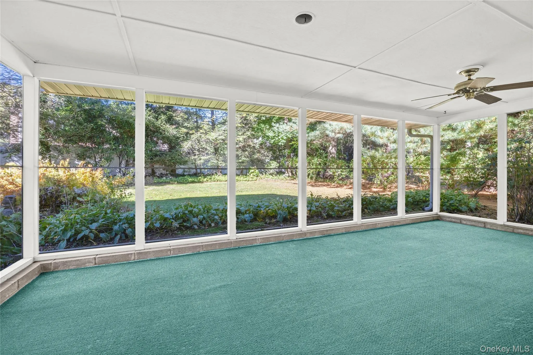 LOWER LEVEL-Screened Sunroom LOWER LEVEL-Screened Sunroom