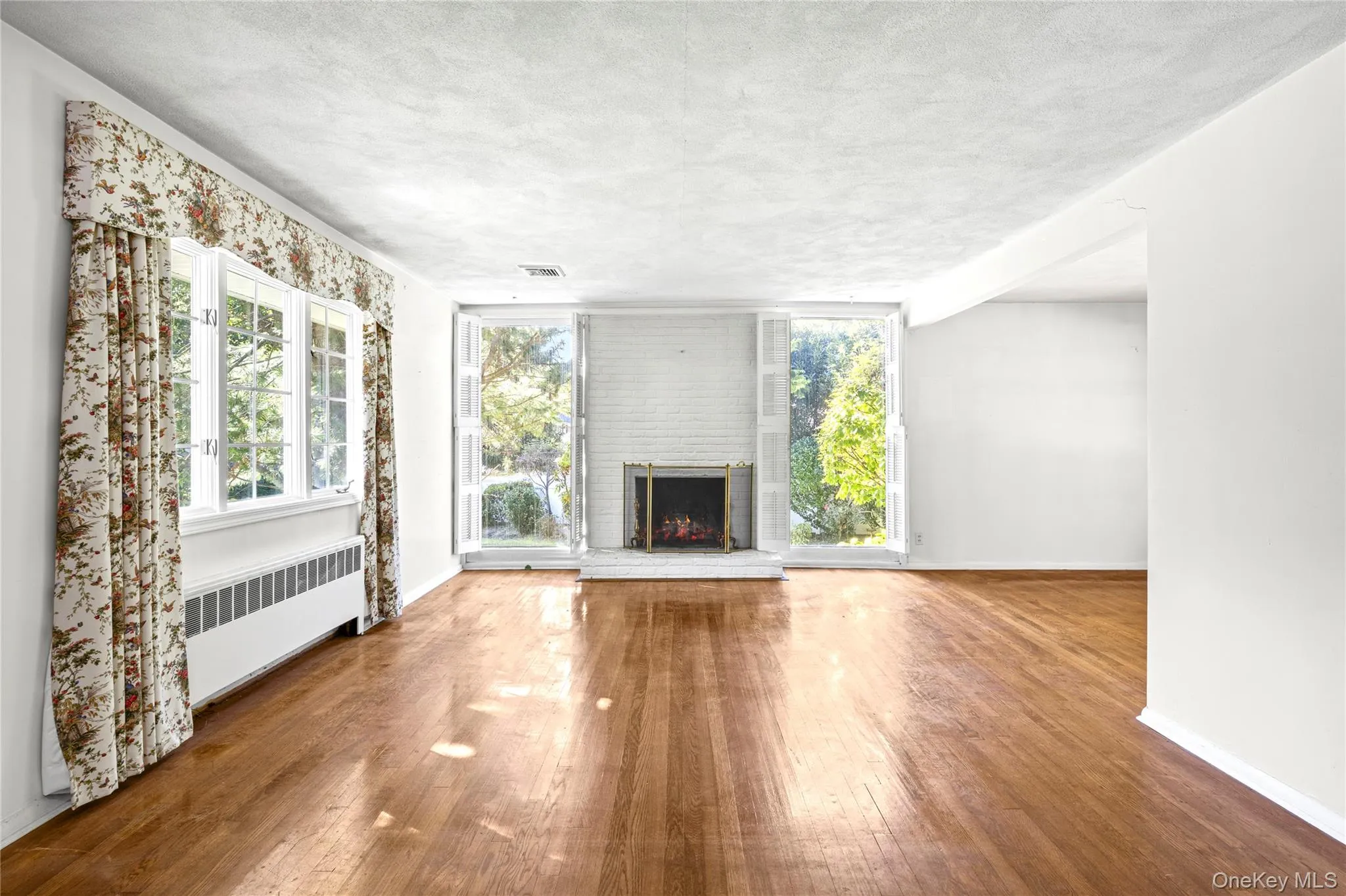 Hardwood Floors in both Living Room, Dining Room, Upstairs Hall and 2nd Level Bedrooms Hardwood Floors in both Living Room, Dining Room, Upstairs Hall and 2nd Level Bedrooms
