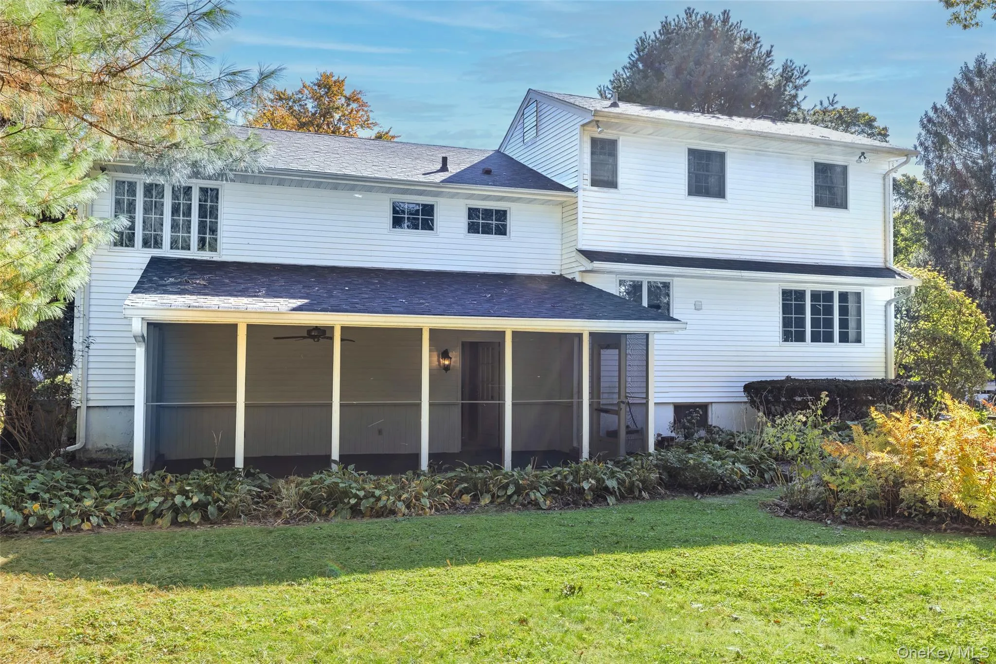 House recently freshly powerwashed. Great Footprint! House recently freshly powerwashed. Great Footprint!