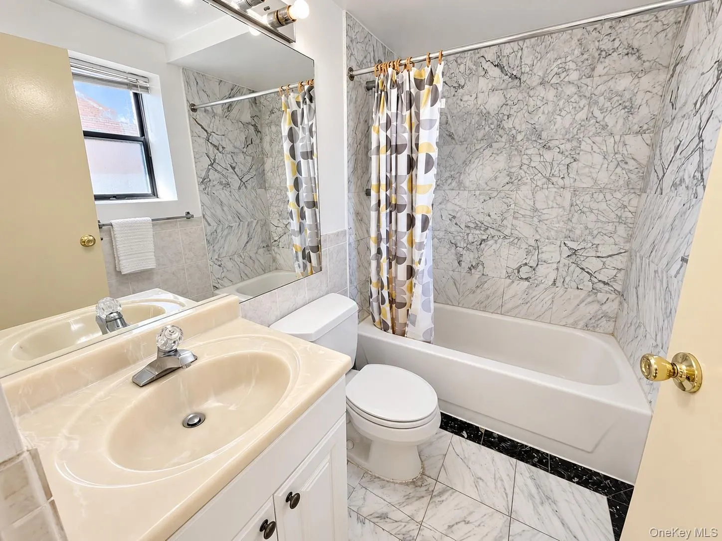 En-suite Bathroom En-suite Bathroom