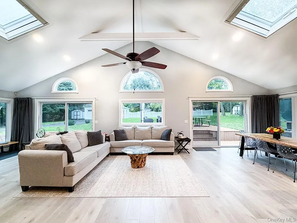 209 Old Town Road, Brookhaven, NY, 4 Bedrooms Bedrooms, 9 Rooms Rooms,3 BathroomsBathrooms,Residential,For Rent,Old Town,0,1064577 209 Old Town Road, Brookhaven, NY, 4 Bedrooms Bedrooms, 9 Rooms Rooms,3 BathroomsBathrooms,Residential,For Rent,Old Town,0,1064577