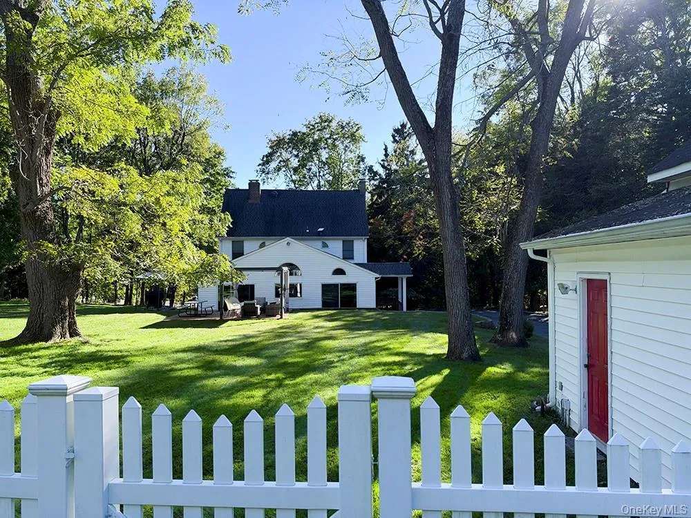 209 Old Town Road, Brookhaven, NY, 4 Bedrooms Bedrooms, 9 Rooms Rooms,3 BathroomsBathrooms,Residential,For Rent,Old Town,0,1064577 209 Old Town Road, Brookhaven, NY, 4 Bedrooms Bedrooms, 9 Rooms Rooms,3 BathroomsBathrooms,Residential,For Rent,Old Town,0,1064577