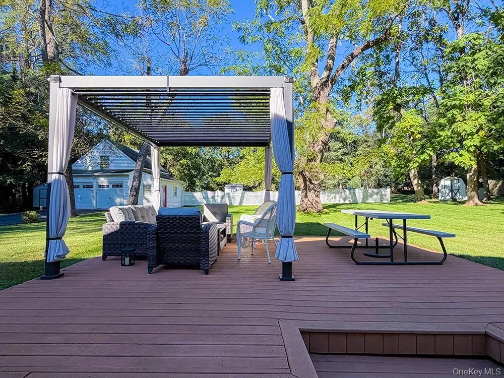 209 Old Town Road, Brookhaven, NY, 4 Bedrooms Bedrooms, 9 Rooms Rooms,3 BathroomsBathrooms,Residential,For Rent,Old Town,0,1064577 209 Old Town Road, Brookhaven, NY, 4 Bedrooms Bedrooms, 9 Rooms Rooms,3 BathroomsBathrooms,Residential,For Rent,Old Town,0,1064577