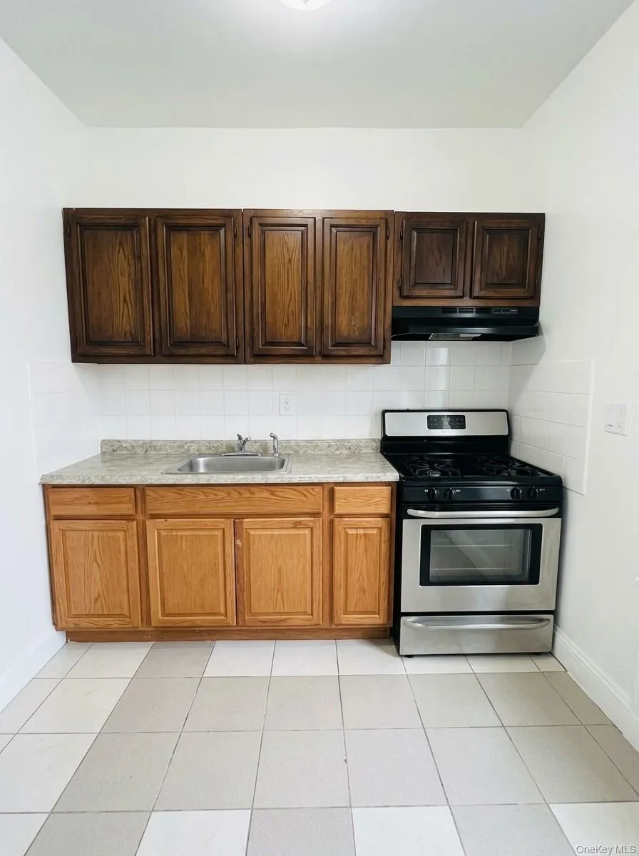 780 Bartholdi Street, New York, NY, 3 Bedrooms Bedrooms, 6 Rooms Rooms,1 BathroomBathrooms,Residential Lease,For Rent,Bartholdi,0,1064591 780 Bartholdi Street, New York, NY, 3 Bedrooms Bedrooms, 6 Rooms Rooms,1 BathroomBathrooms,Residential Lease,For Rent,Bartholdi,0,1064591