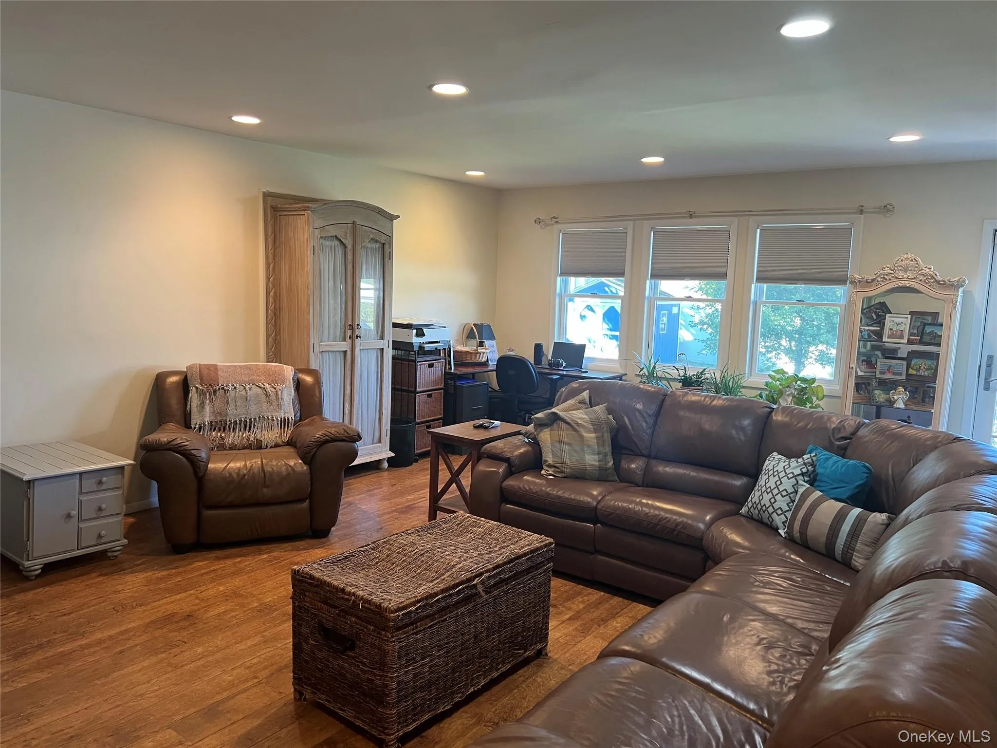 22 Emerson Avenue, Babylon, NY, 5 Bedrooms Bedrooms, 10 Rooms Rooms,3 BathroomsBathrooms,Residential,For Rent,Emerson,0,1064661 22 Emerson Avenue, Babylon, NY, 5 Bedrooms Bedrooms, 10 Rooms Rooms,3 BathroomsBathrooms,Residential,For Rent,Emerson,0,1064661