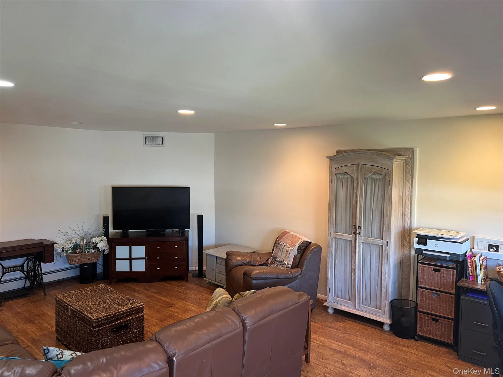 22 Emerson Avenue, Babylon, NY, 5 Bedrooms Bedrooms, 10 Rooms Rooms,3 BathroomsBathrooms,Residential,For Rent,Emerson,0,1064661 22 Emerson Avenue, Babylon, NY, 5 Bedrooms Bedrooms, 10 Rooms Rooms,3 BathroomsBathrooms,Residential,For Rent,Emerson,0,1064661