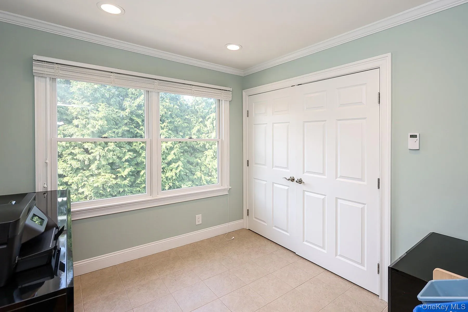 doors closed, also can be office doors closed, also can be office