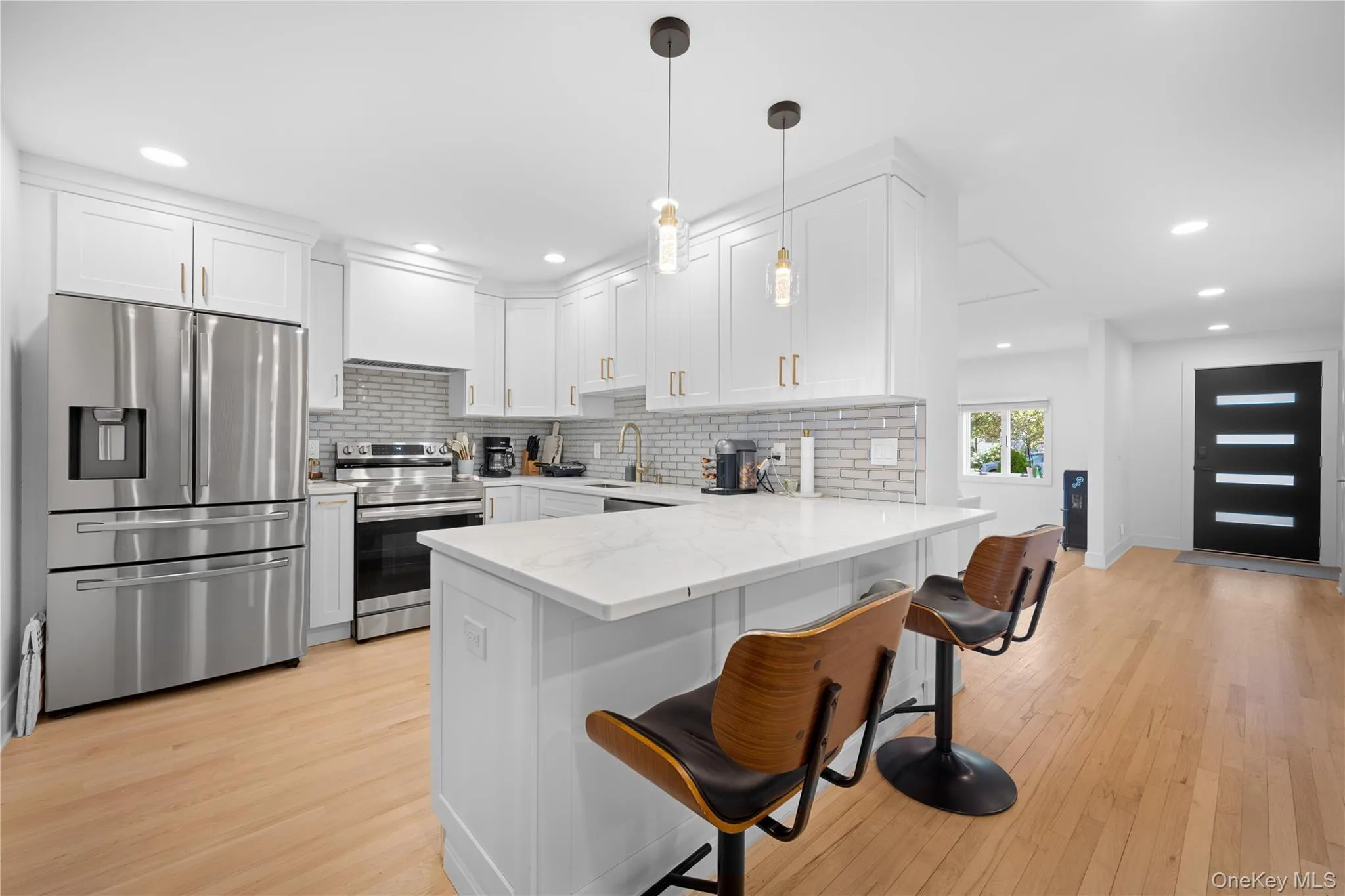 7 Tyrconnell Avenue, Oyster Bay, NY, 4 Bedrooms Bedrooms, 6 Rooms Rooms,2 BathroomsBathrooms,Residential,For Rent,Tyrconnell,0,1064687 7 Tyrconnell Avenue, Oyster Bay, NY, 4 Bedrooms Bedrooms, 6 Rooms Rooms,2 BathroomsBathrooms,Residential,For Rent,Tyrconnell,0,1064687