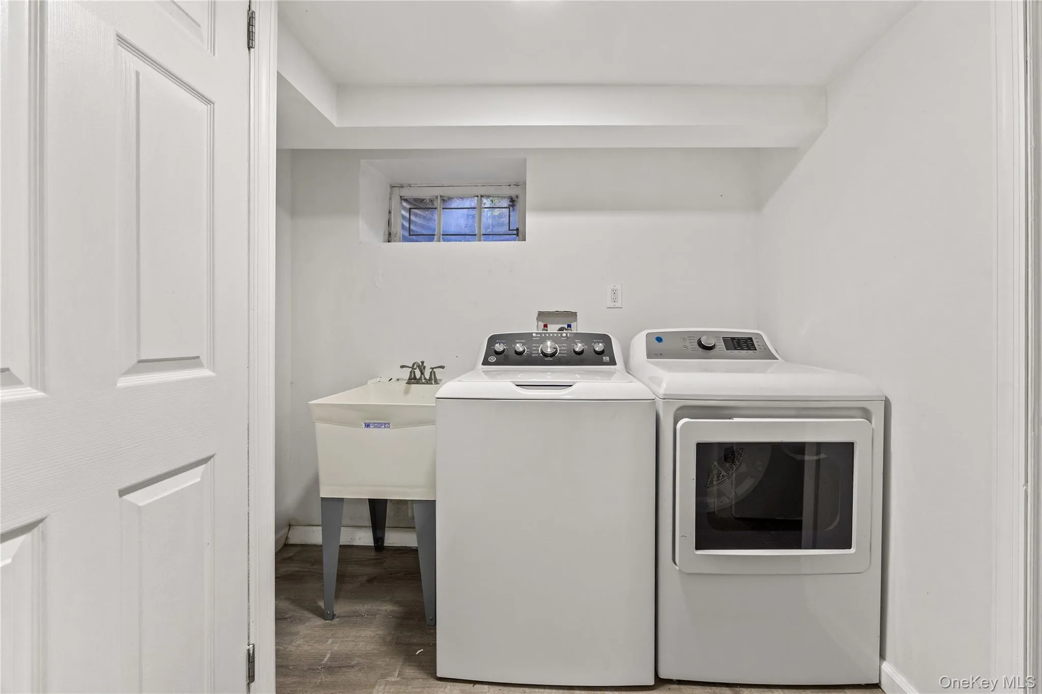 219-01 82nd Avenue, New York, NY, 4 Bedrooms Bedrooms, 8 Rooms Rooms,3 BathroomsBathrooms,Residential,For Rent,82nd,0,1064699 219-01 82nd Avenue, New York, NY, 4 Bedrooms Bedrooms, 8 Rooms Rooms,3 BathroomsBathrooms,Residential,For Rent,82nd,0,1064699