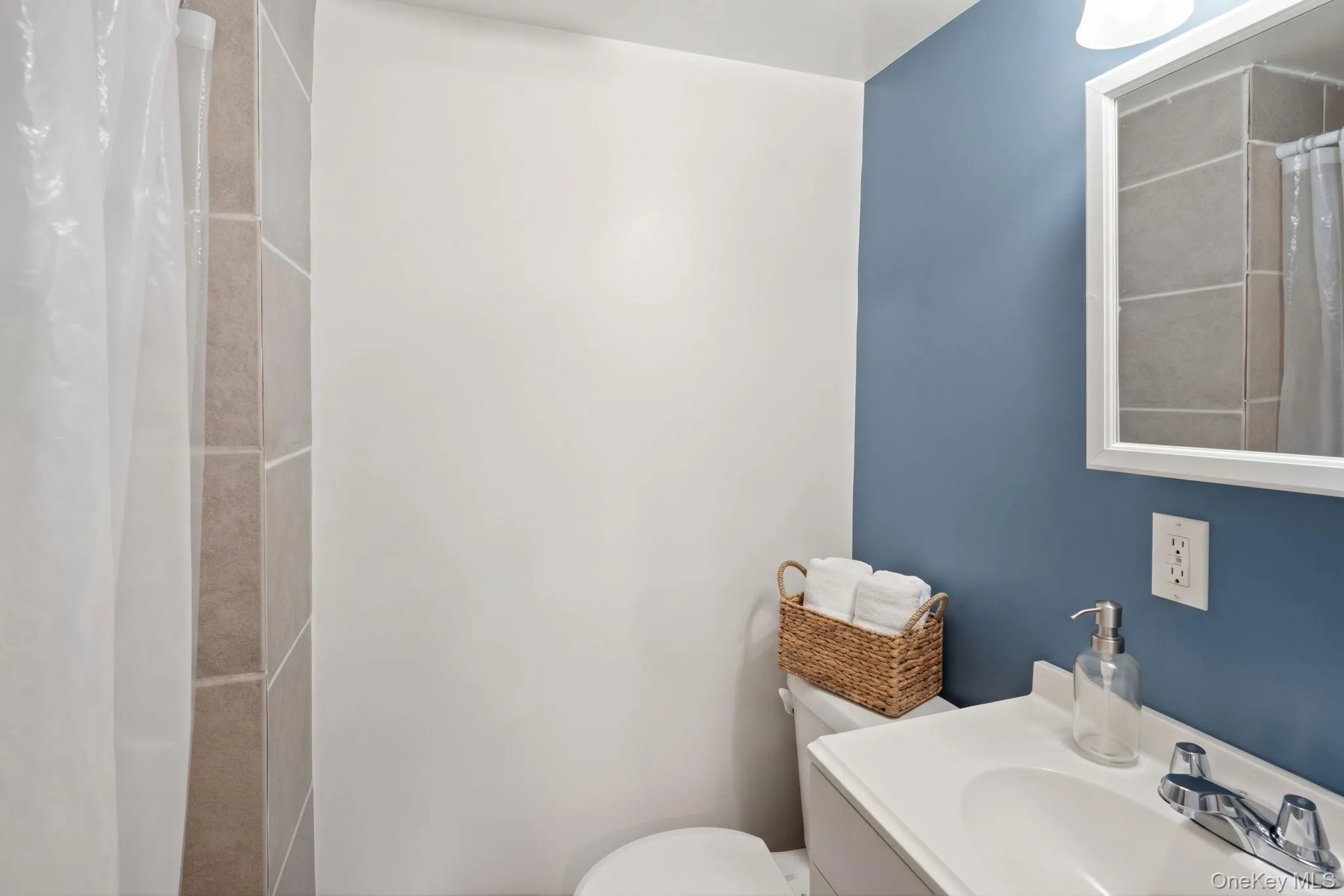 81 Bushwick Avenue, Islip, NY, 4 Bedrooms Bedrooms, 14 Rooms Rooms,2 BathroomsBathrooms,Residential,For Rent,Bushwick,0,1064729 81 Bushwick Avenue, Islip, NY, 4 Bedrooms Bedrooms, 14 Rooms Rooms,2 BathroomsBathrooms,Residential,For Rent,Bushwick,0,1064729